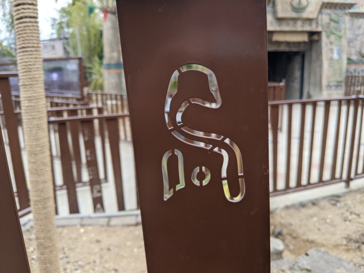 Hieroglyph in the queue fence of Croc Drop